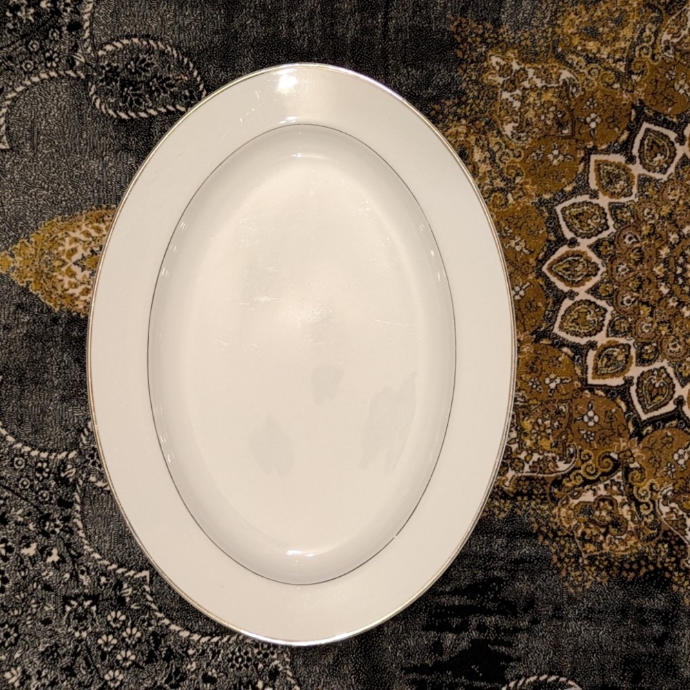 Berkeley House Liana Fine China Elegant White Oval Serving Platter 6704 Japan